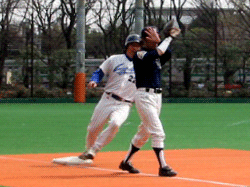 ３塁ストップカズ