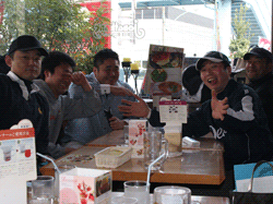 ファミリーレストラン内