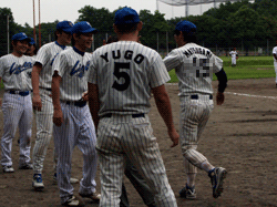 出迎えるベンチ