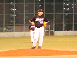 マウンド上小山投手