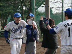 マツを迎えるベンチ