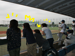 賑やかなベンチ