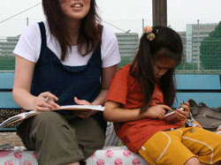 ベンチのナッコとハナちゃん