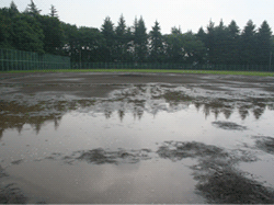 水浸しのグラウンド
