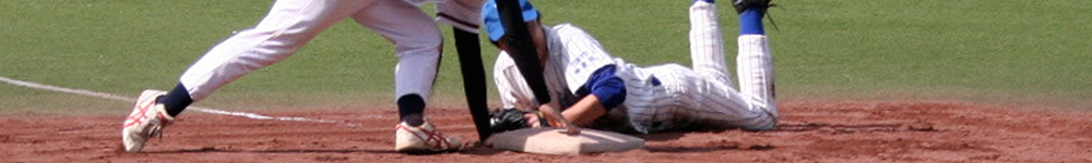 ユージ、三塁滑り込み