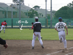 一塁回るブン