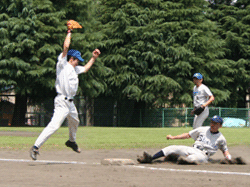 サードユージ,ジャンプ捕球