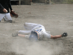 転倒して天を仰ぐブン