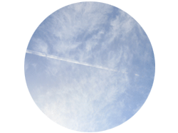 おまけ写真：秋空に飛行機雲