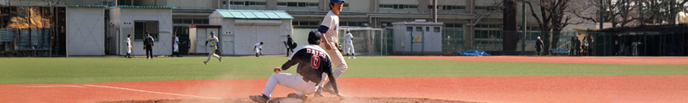 写真トップ　三塁ベース野手と走者