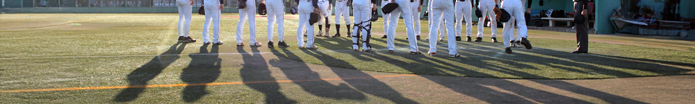 写真トップ　整列足下のびる影