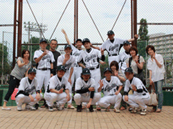 球場入り口集合写真