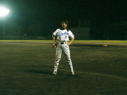 夜間照明の球場,新調ユニフォーム,仁王立ちポーズ